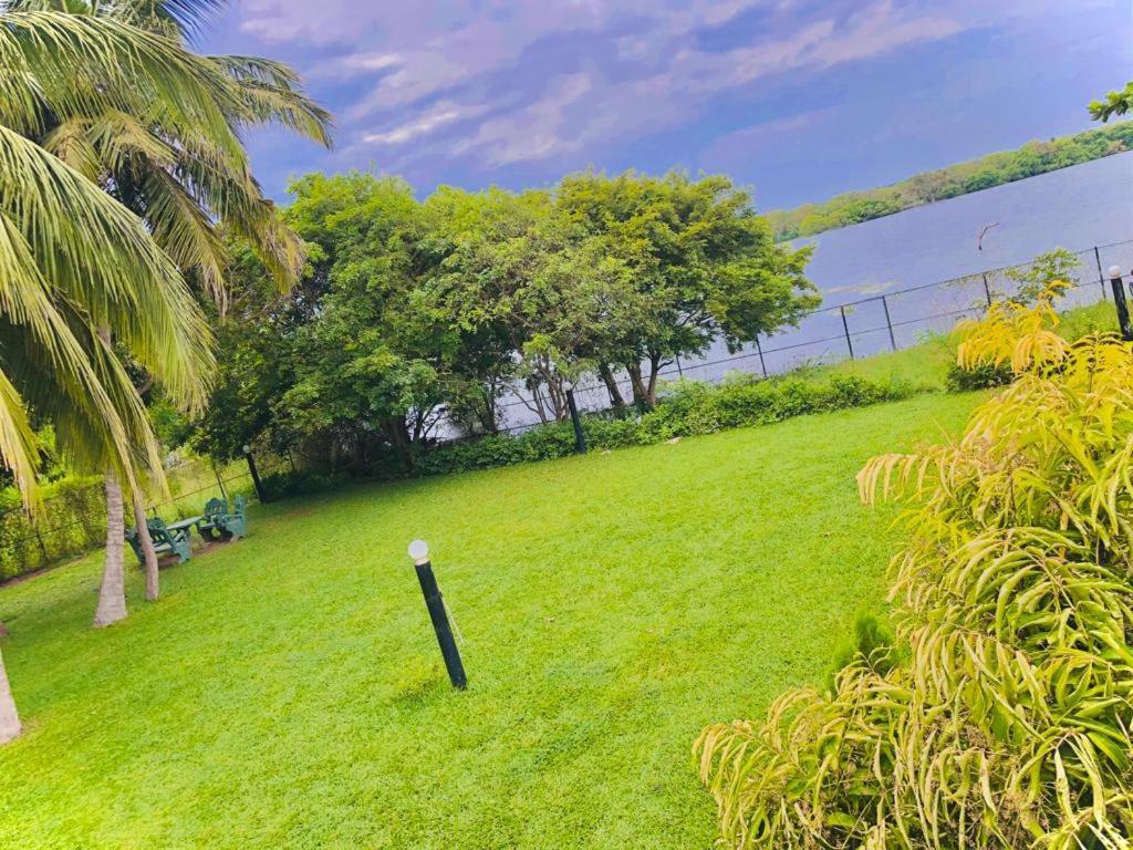 Serenity Lake Resort Yala Тиссамахарама Экстерьер фото