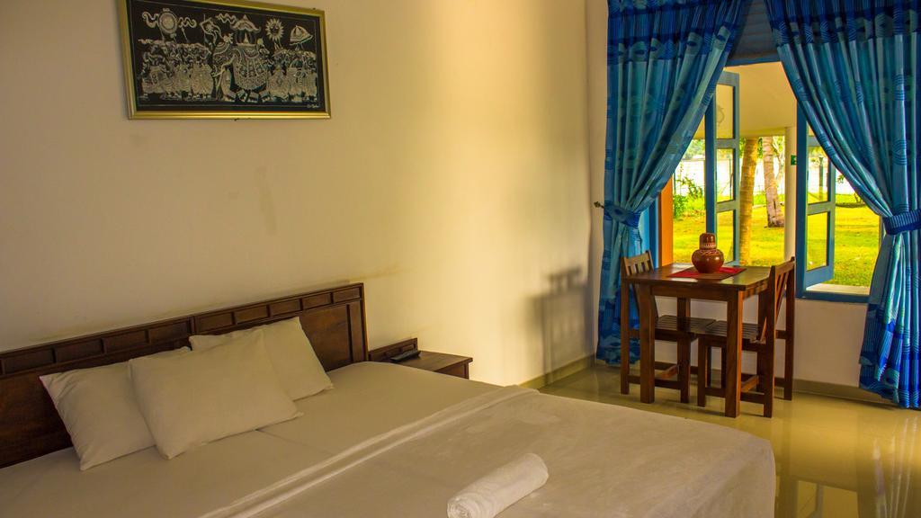 Serenity Lake Resort Yala Тиссамахарама Экстерьер фото