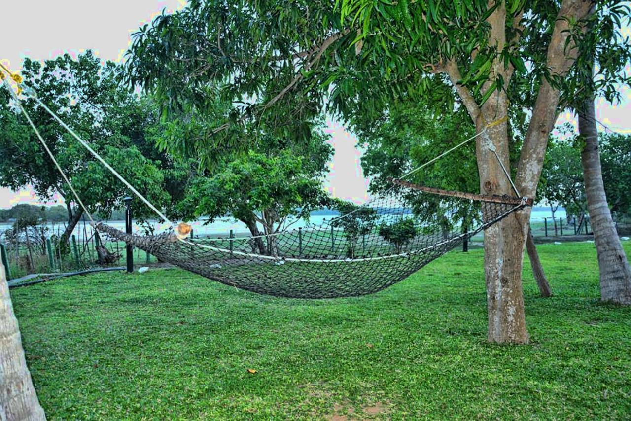 Serenity Lake Resort Yala Тиссамахарама Экстерьер фото